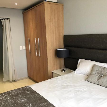בלוברגסטראנד Infinity Self Catering Apartments מראה חיצוני תמונה